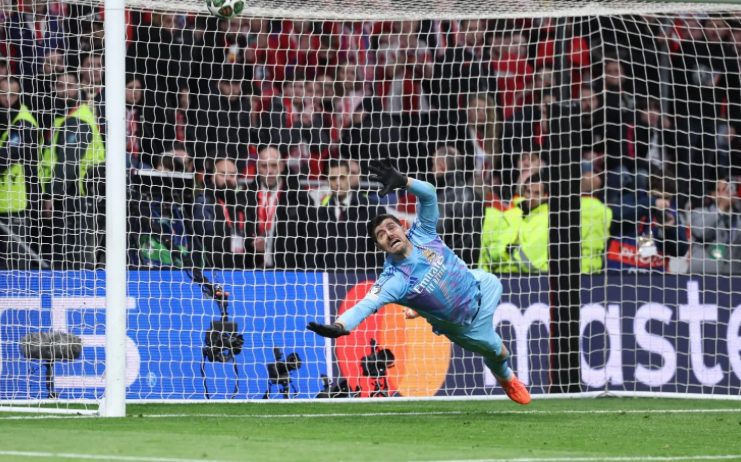 كورتوا ينضم إلى منتخب بلجيكا وسط انتقادات لعودته