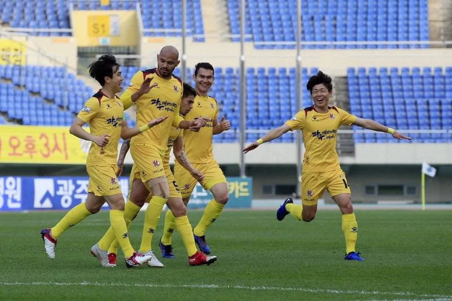 رغم الغيابات… غوانغجو الكوري الجنوبي يهدد الهلال بالكرة الهجومية