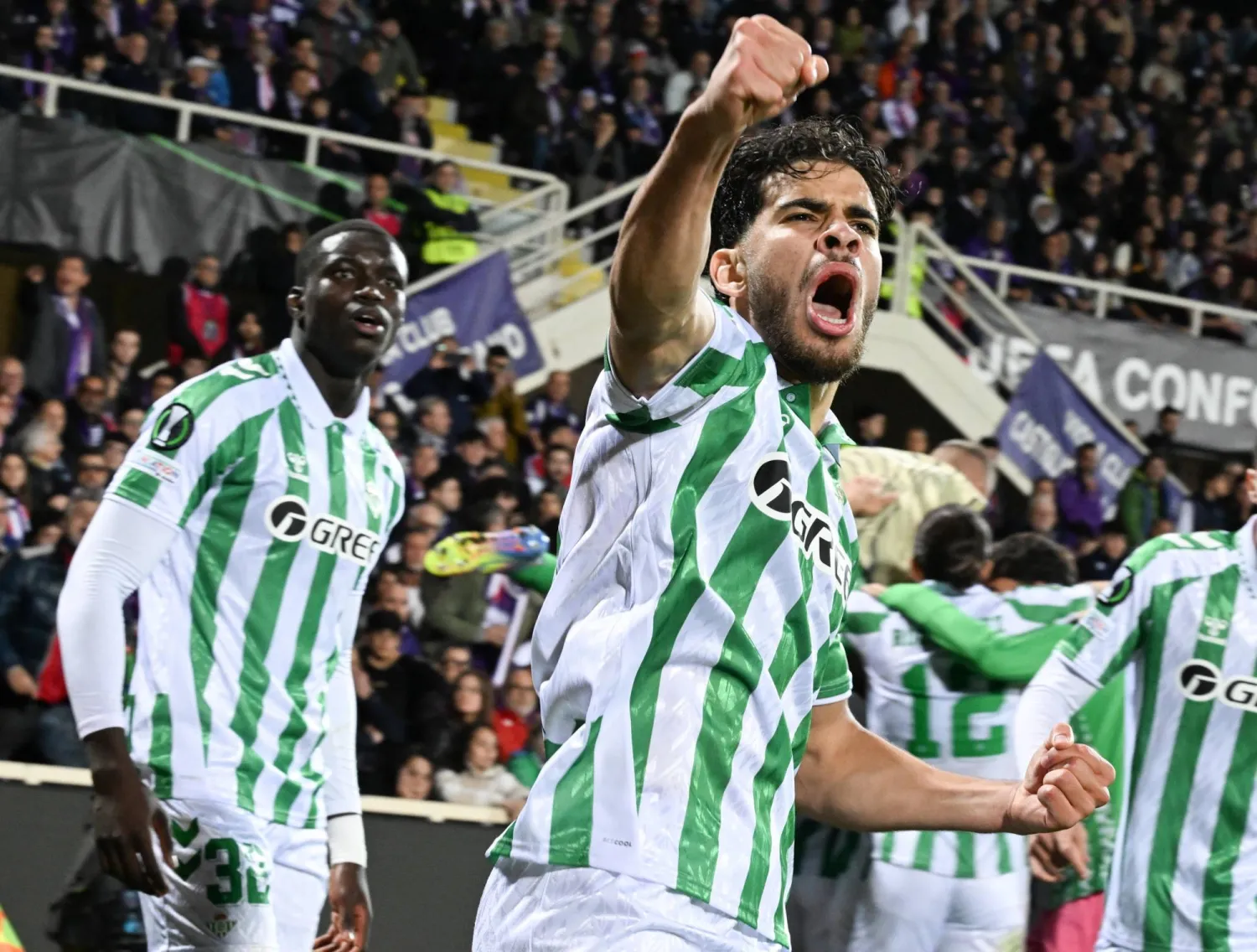 المغربي الزلزولي يحلق بريال بيتيس إلى نهائي «المؤتمر الأوروبي»