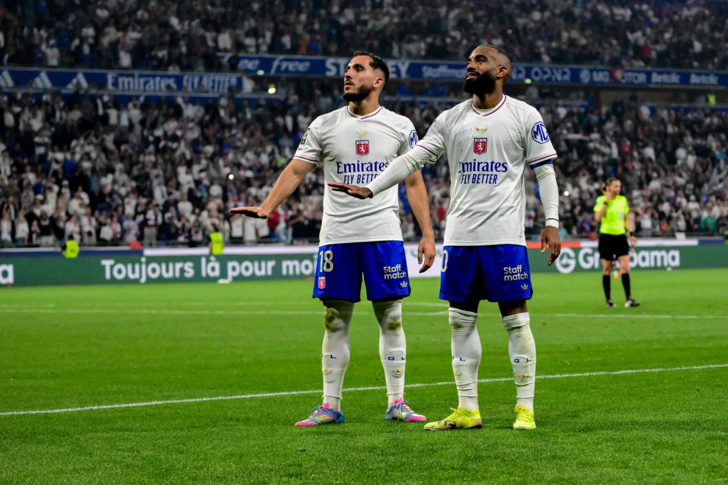 «فيفا» يرفع حظر التعاقدات عن ليون الفرنسي